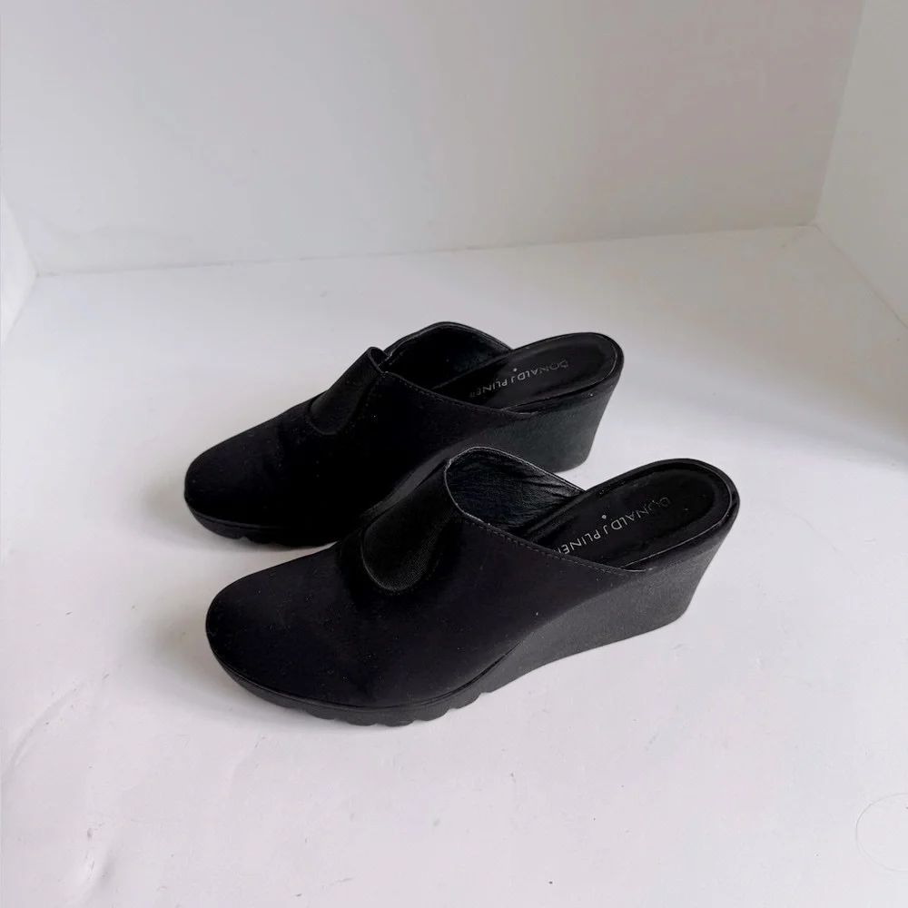 Donald J. Pliner Women's Marfa Wedge Mules. Size 7M - Picture 7 of 11